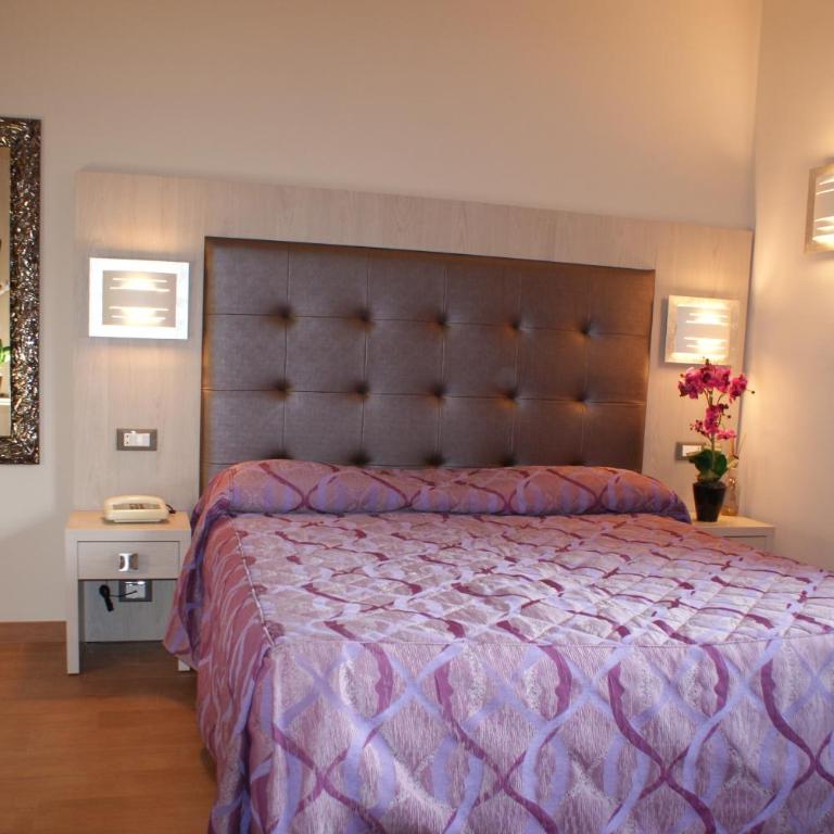 Hotel Michela - Camera Matrimoniale/Doppia con Letti Singoli - 8