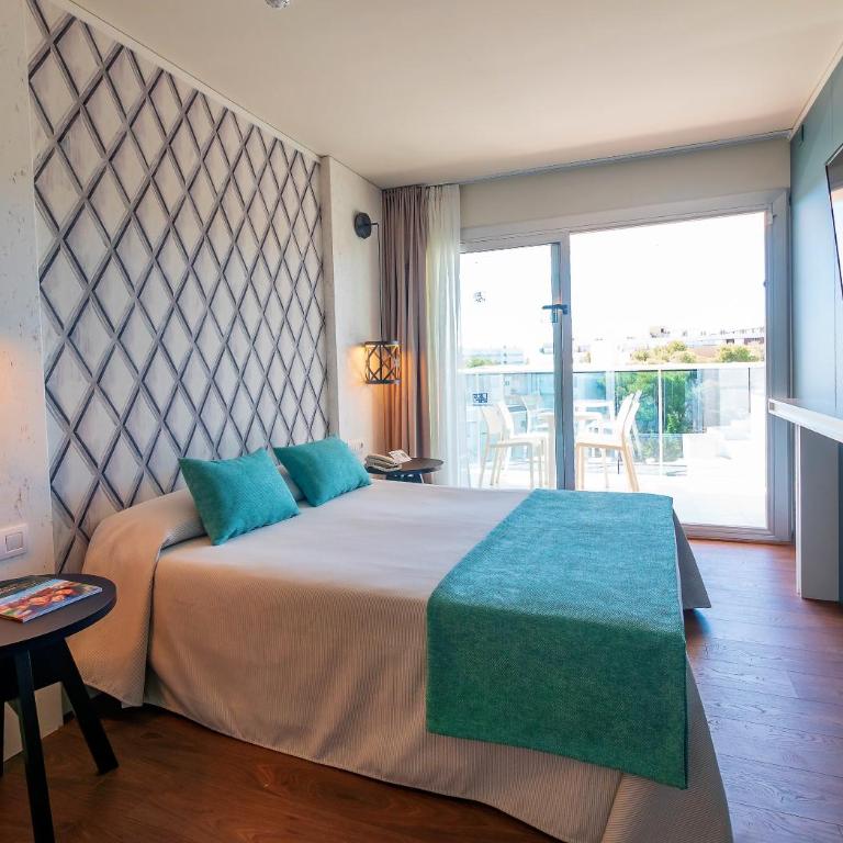 Golden Donaire Beach 4 Sup - Family Room - 1