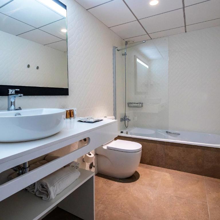 Golden Donaire Beach 4 Sup - Family Room - 8