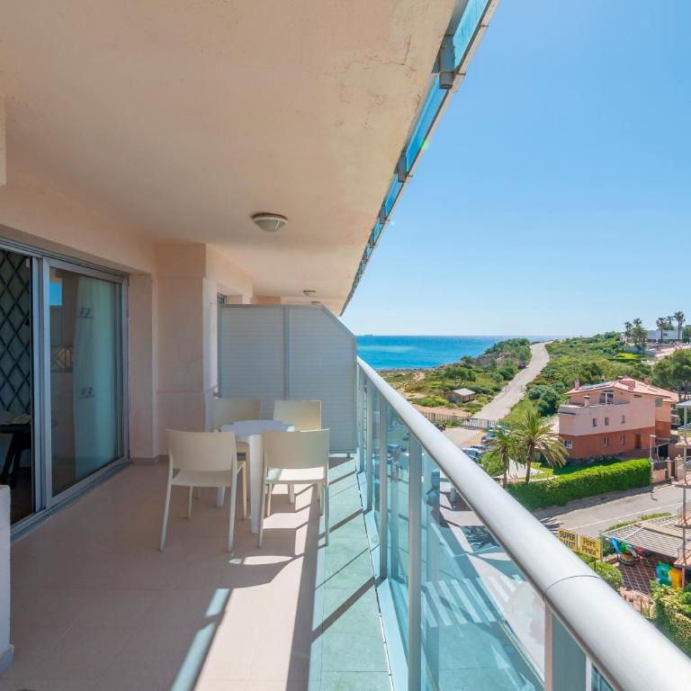 Golden Donaire Beach 4 Sup - Family Room - 6