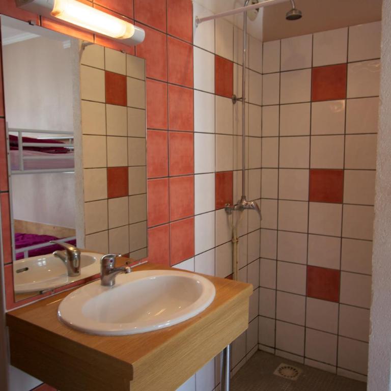 Bastille Hostel - Chambre Lits Jumeaux avec Salle de Bains Privative - 6