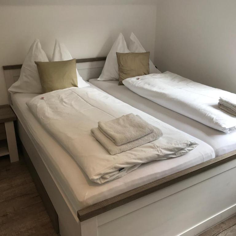 Pension Kirchenwirt - Doppelzimmer mit Bergblick - 2