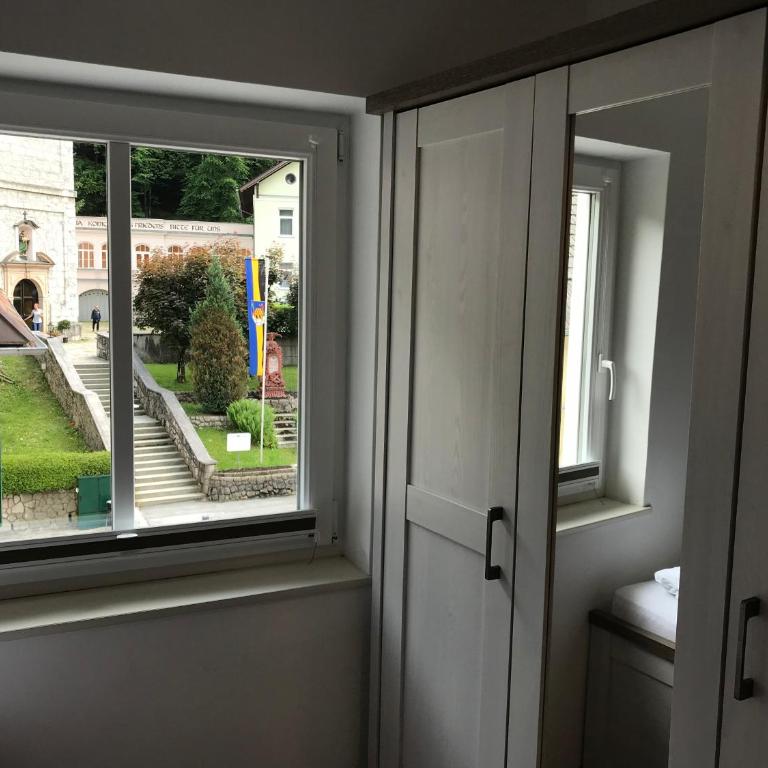 Pension Kirchenwirt - Doppelzimmer mit Bergblick - 1