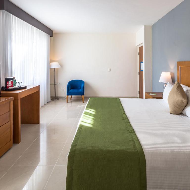 Wyndham Garden Playa del Carmen - One-Bedroom King Suite - Non-Smoking - 3