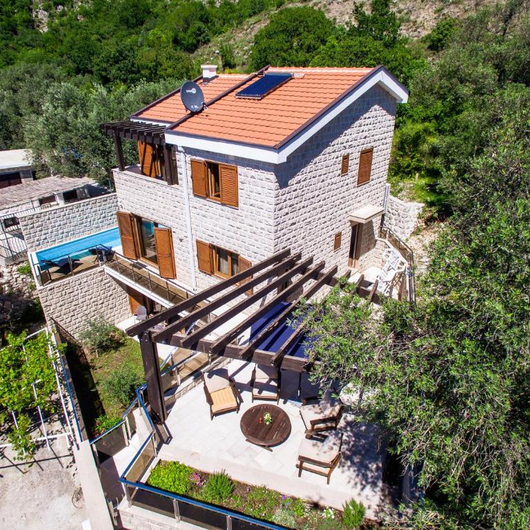 Villa Rijeka Rezevici - Villa with Private Pool - 2