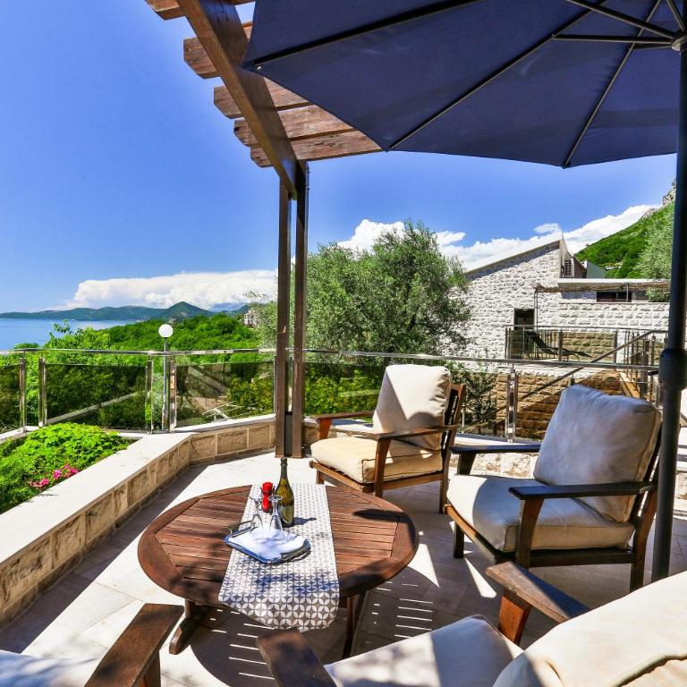 Villa Rijeka Rezevici - Villa with Private Pool - 11
