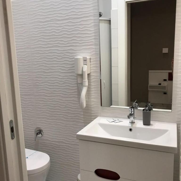 Ann Inn - Camera Matrimoniale/Doppia con Letti Singoli con Bagno Privato - 3