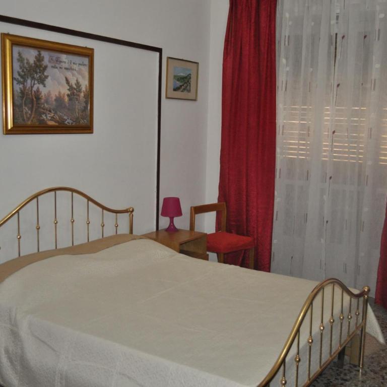 Victoria - Double Room with Private Bathroom - 6