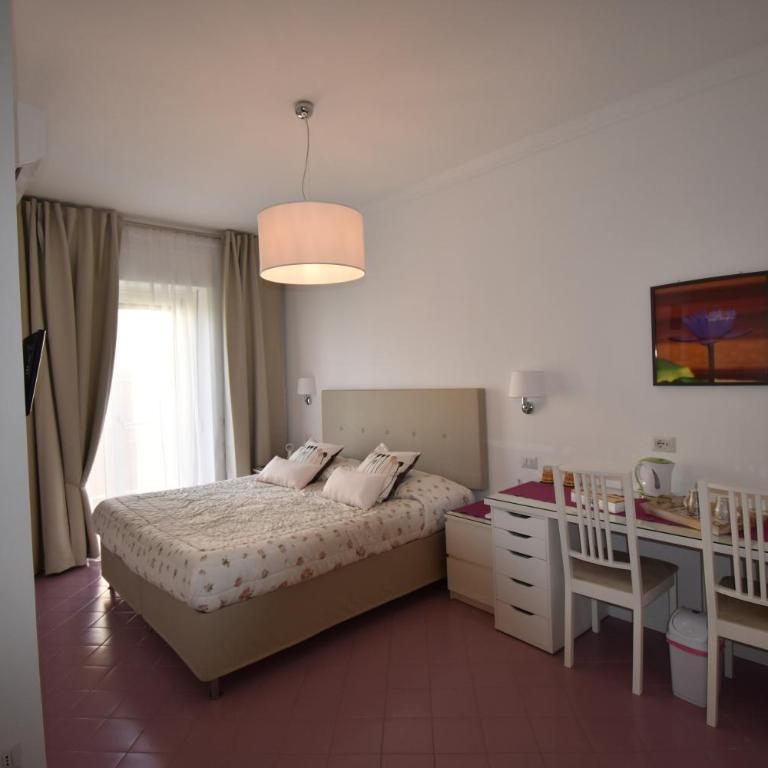 A Sorrento B&B - Camera Matrimoniale Deluxe con Balcone - 11