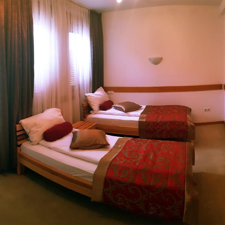 Hotel Berr - Dvokrevetna Soba sa Zasebnim Krevetima - 5
