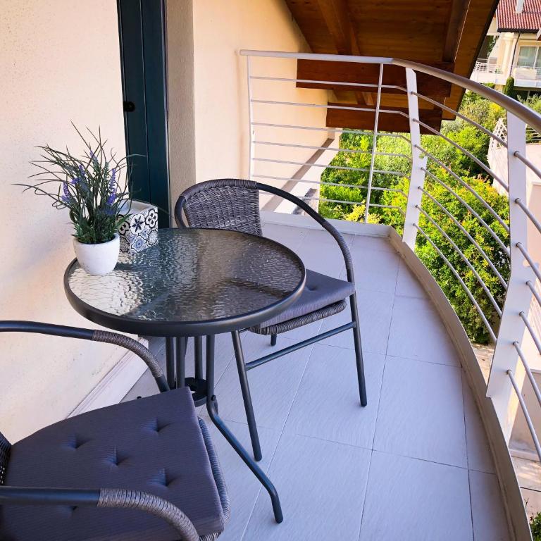Paradise Luxury apartments - Appartamento con 2 Camere da Letto e Vista Lago - 2° Piano - 25