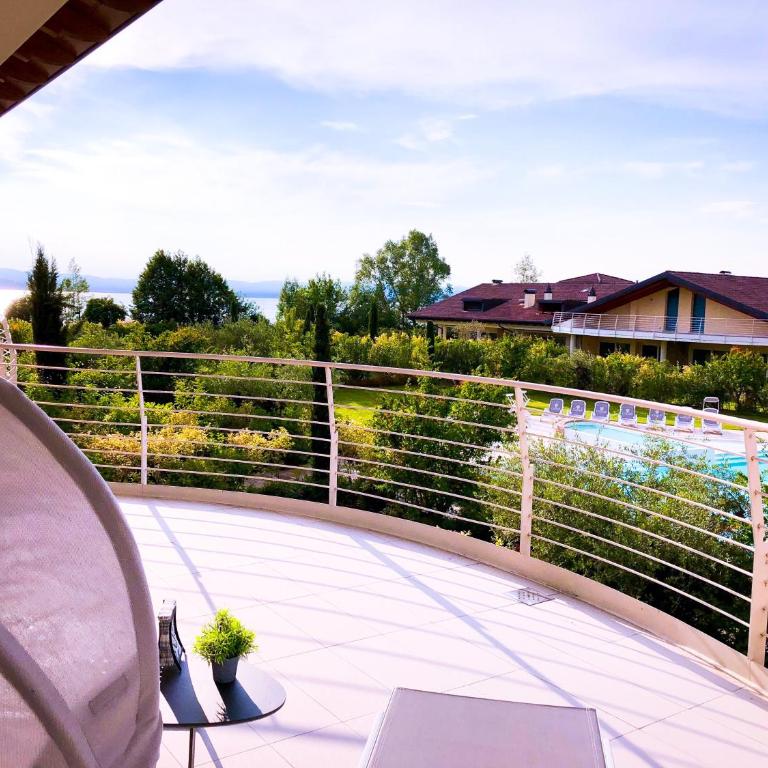 Paradise Luxury apartments - Appartamento con 2 Camere da Letto e Vista Lago - 2° Piano - 3