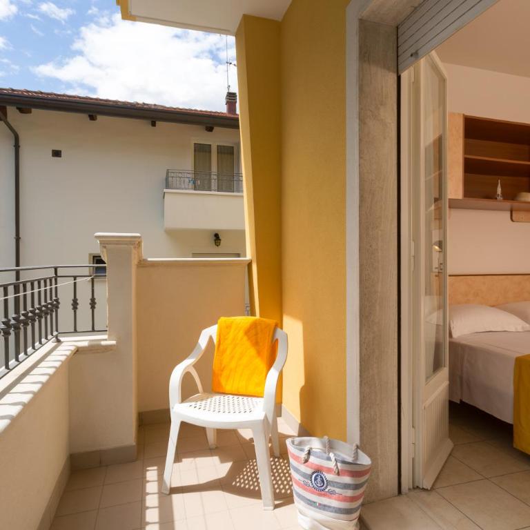 Hotel Cannes - in pieno centro - Double or Twin Room with Balcony - 3