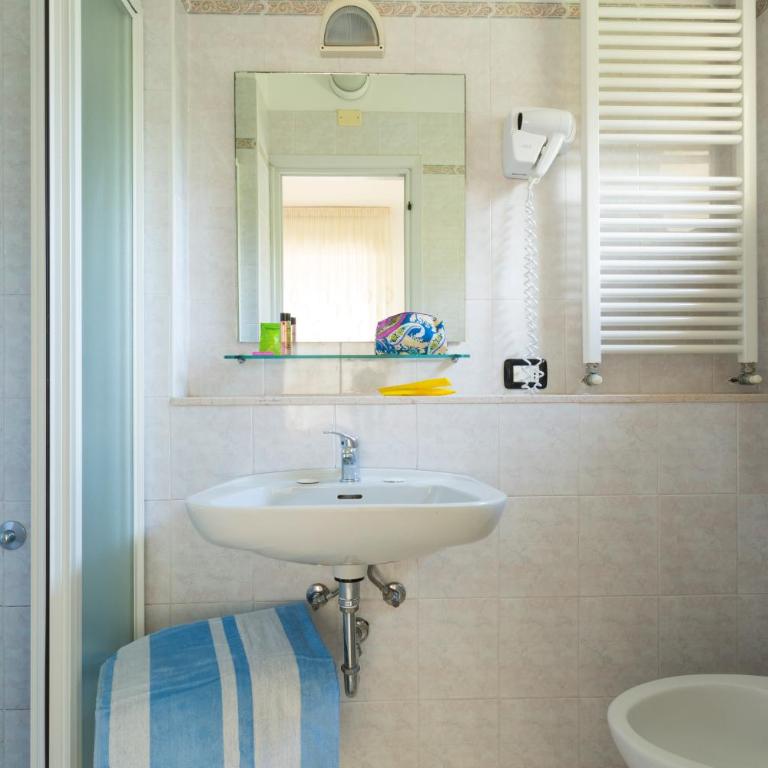 Hotel Cannes - in pieno centro - Double or Twin Room with Balcony - 2