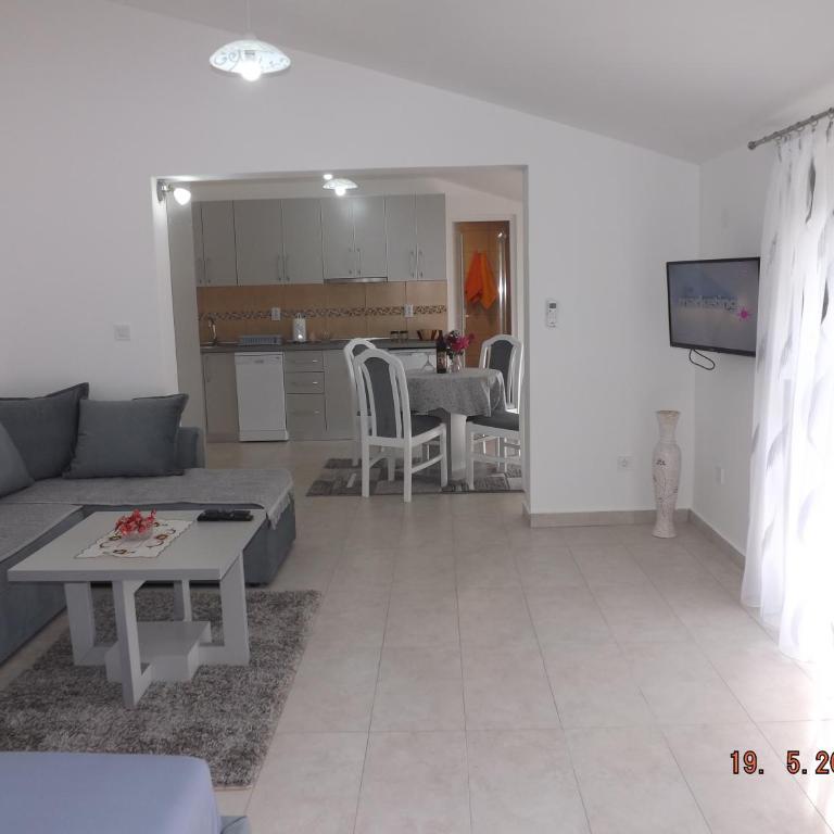 Raj - One-Bedroom Apartment - 3