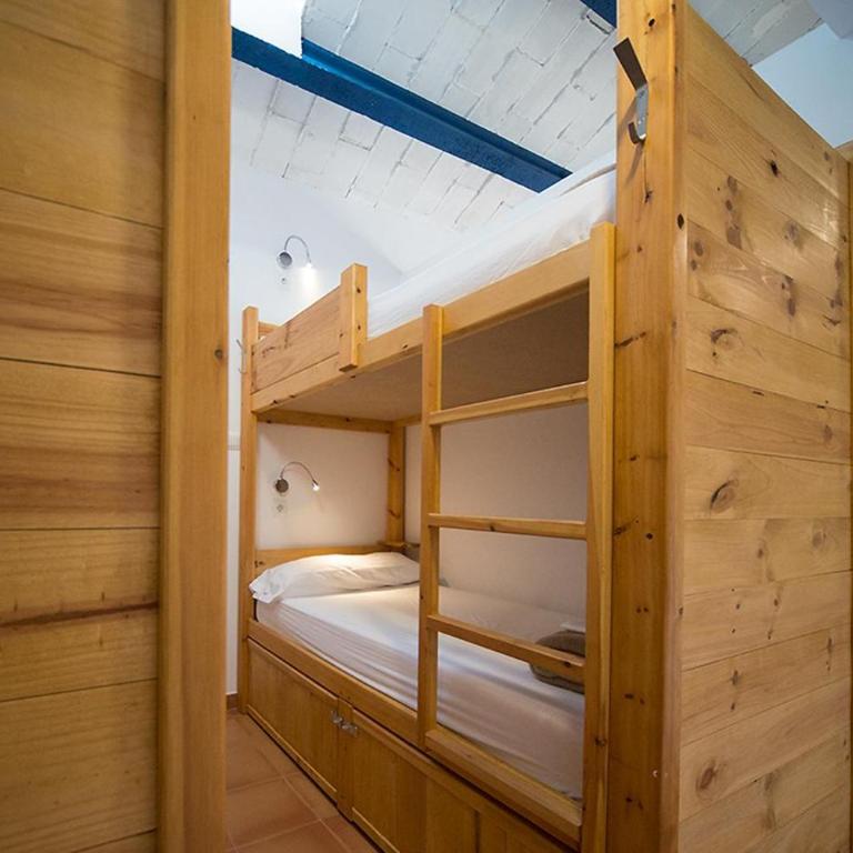 Crux Albergue - Cama en habitación compartida mixta de 6 camas - 3
