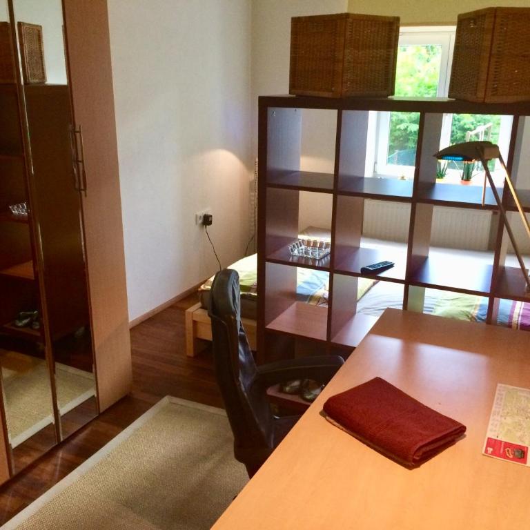 Heart of INN‘s Bruck - Standard Doppelzimmer mit Gemeinschaftsbad - 1