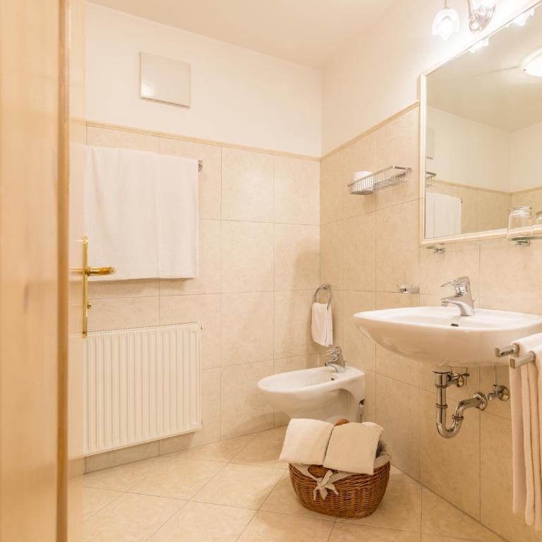 Gasthof Gasserhof - Doppelzimmer mit Balkon - 4