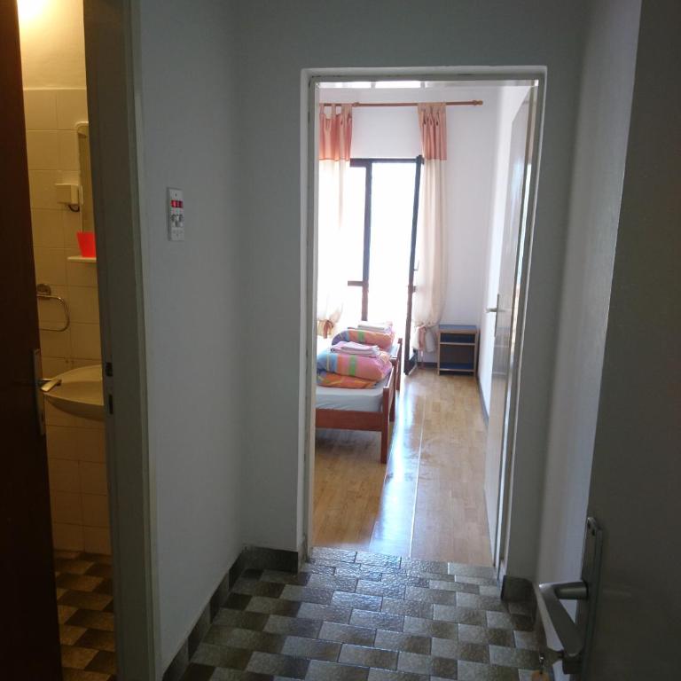 Seaside apartments and rooms - Twin Room with Sea View - 6