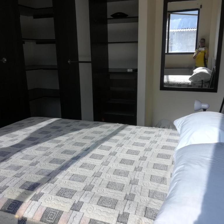 Alojamiento Castelnouvo, Entre Ríos, Guayaquil, Ecuador - Habitación Doble con baño privado externo - 1 o 2 camas - 7