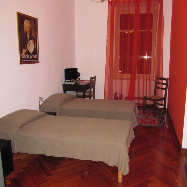 Al Porta Susa B&B - Camera Matrimoniale con Bagno Privato Esterno - 3