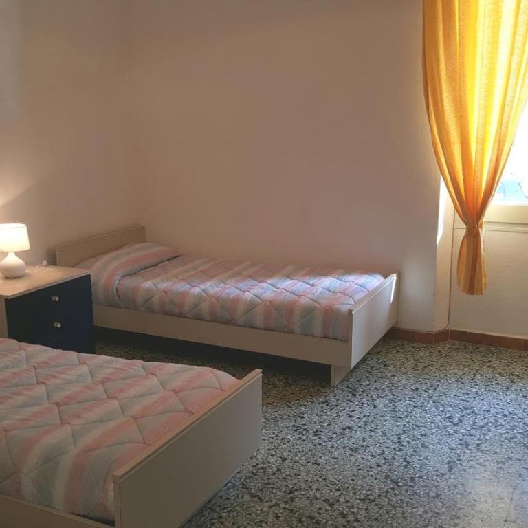 Il Giardino del Nespolo - Camera Doppia con Letti Singoli con Bagno Privato Esterno - 2
