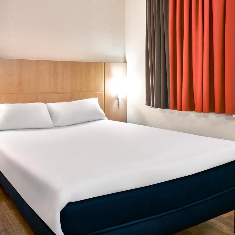 Ibis Barcelona Centro (Sagrada Familia) - Double Room - 16
