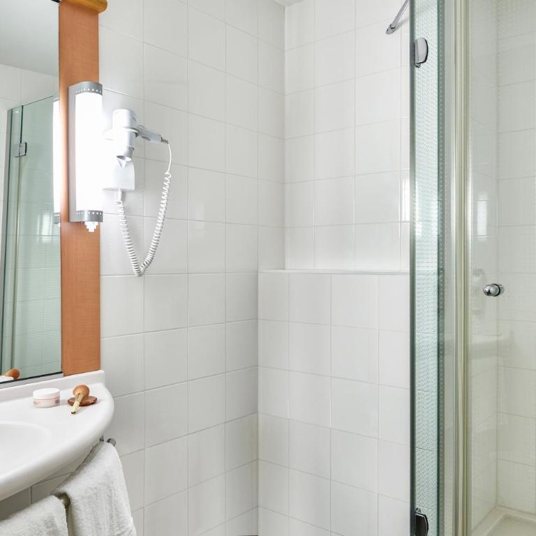 Ibis Barcelona Centro (Sagrada Familia) - Double Room with Extra Bed - 12