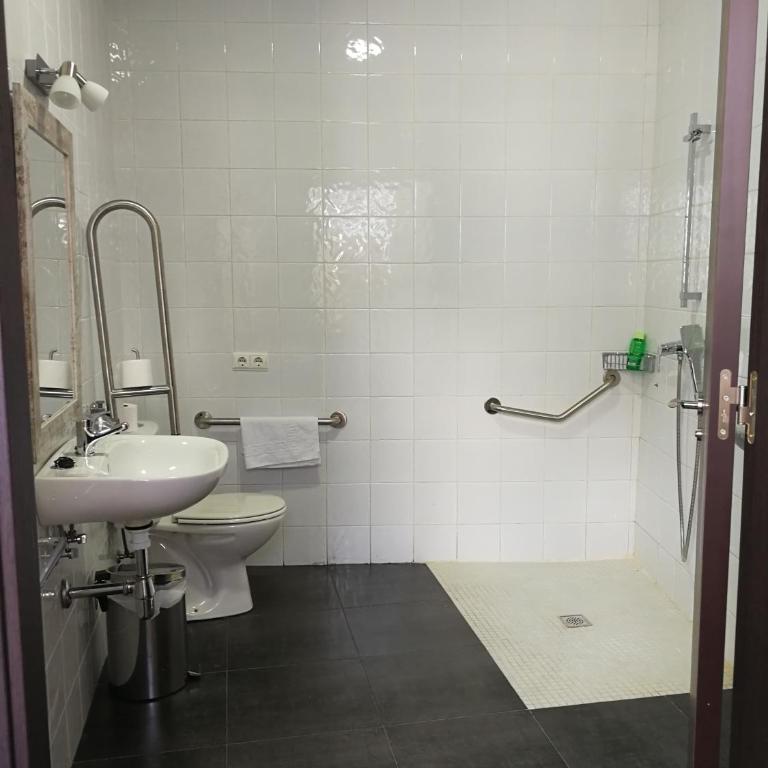Alojamiento Jose Carlos - Habitación Doble adaptada para personas con discapacidad - 2 camas - 5