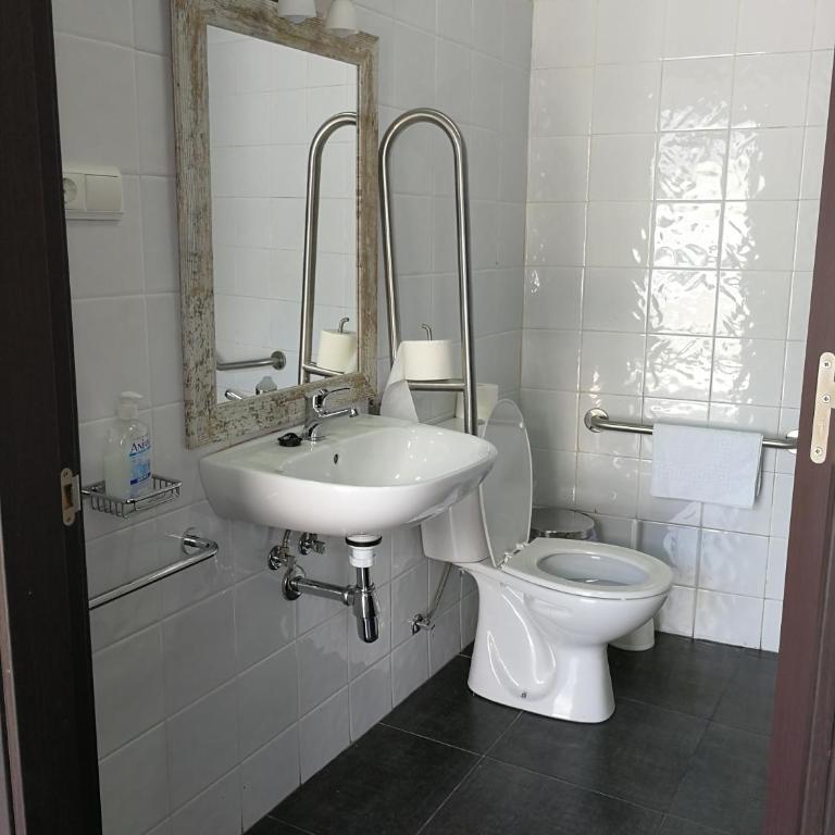Alojamiento Jose Carlos - Habitación Doble adaptada para personas con discapacidad - 2 camas - 2