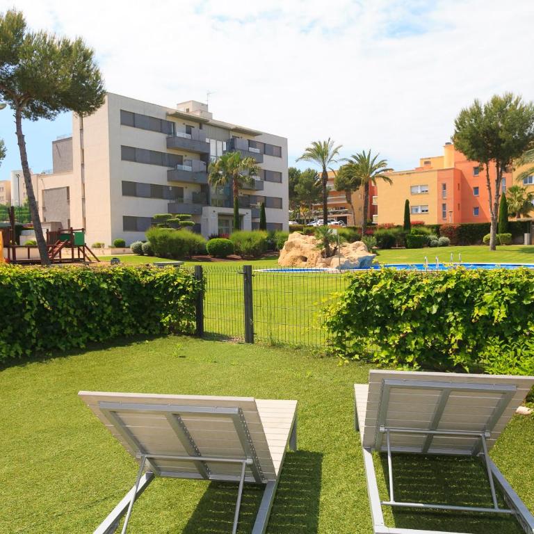 UHC Salou Villa Family Complex - Apartamento de 3 dormitorios con vistas al jardín - 2