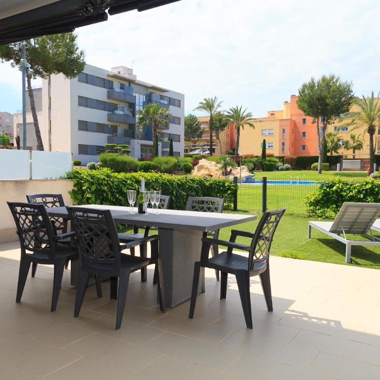 UHC Salou Villa Family Complex - Apartamento de 3 dormitorios con vistas al jardín - 1