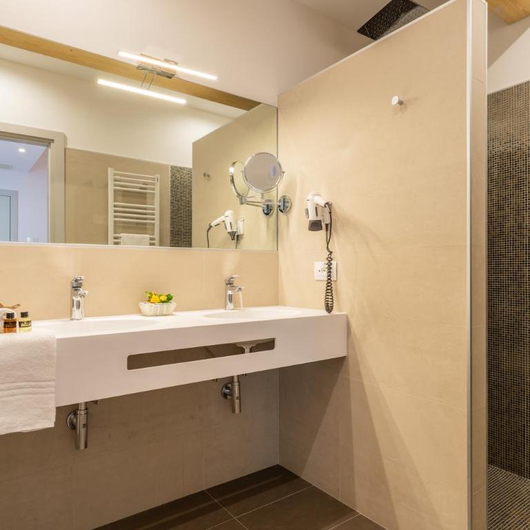 Hotel Elite - Suite Deluxe con Vista Mare Parziale - 12