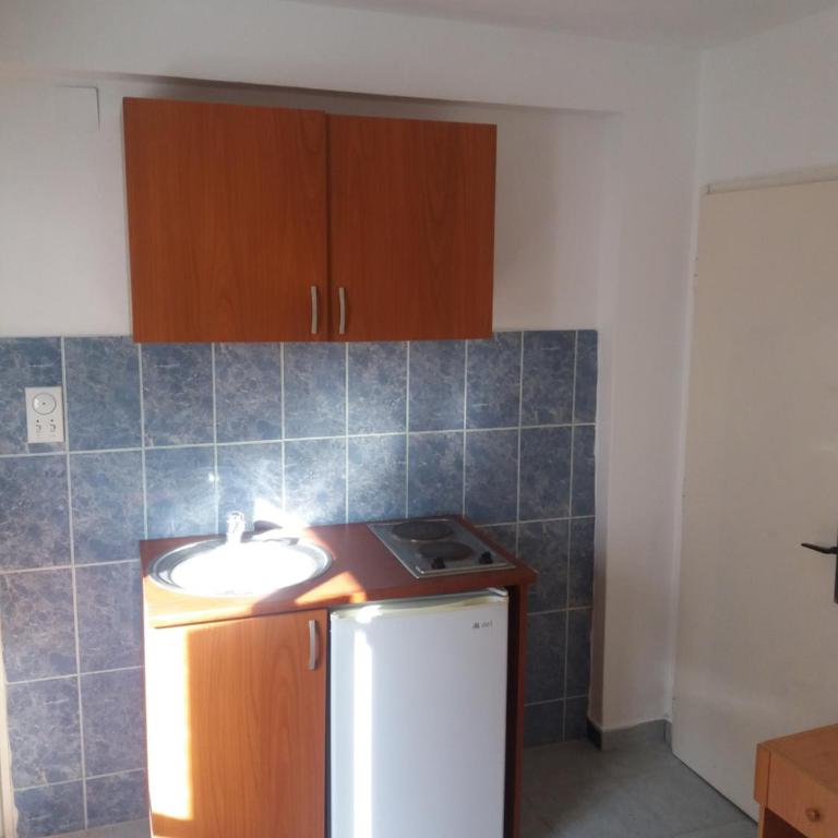 Apartments MM Budva - Twin Room with Private Bathroom - 5