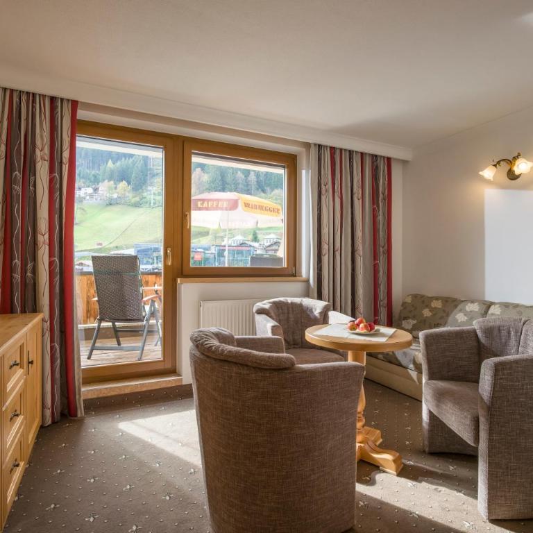Hotel-Garni Klocker - Dreibettzimmer mit Dusche - 8