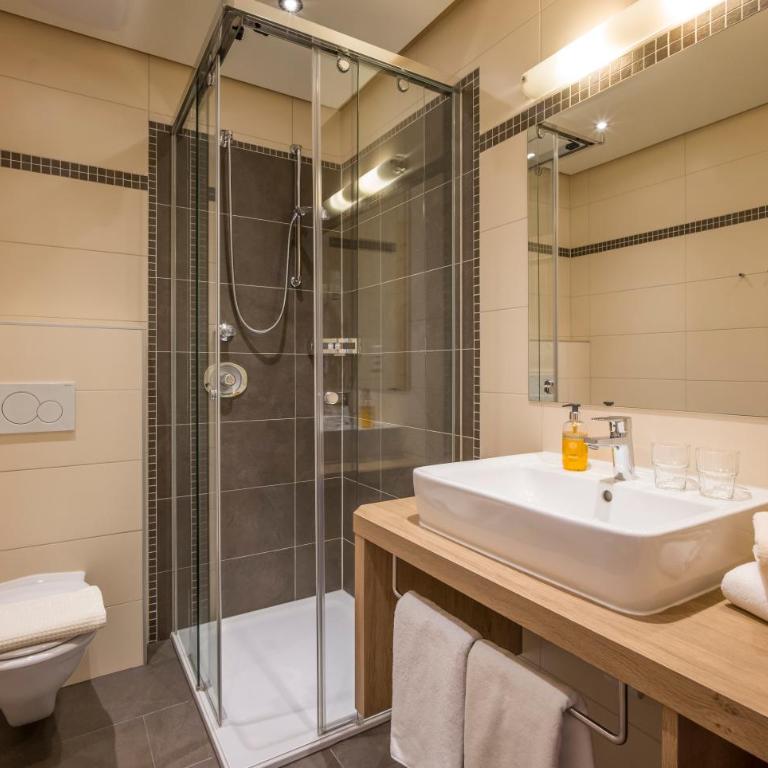Hotel-Garni Klocker - Doppelzimmer mit Dusche - 3