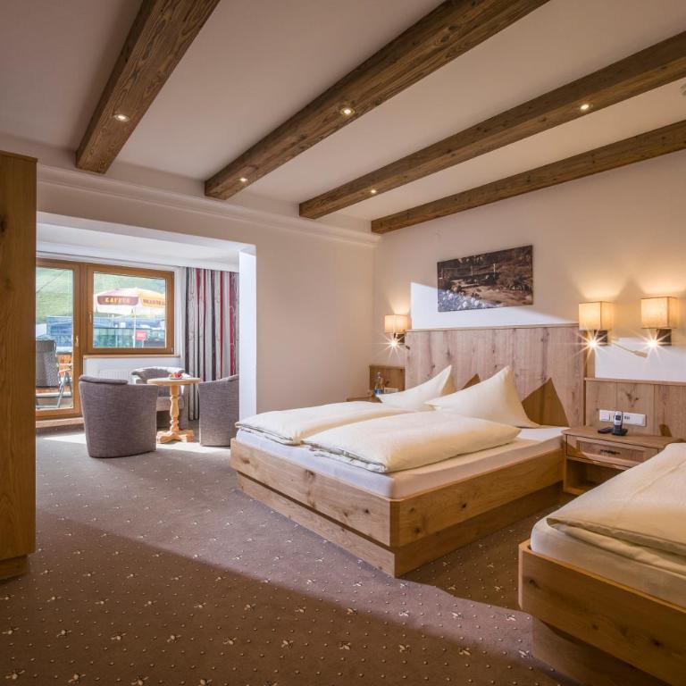 Hotel-Garni Klocker - Dreibettzimmer mit Dusche - 7