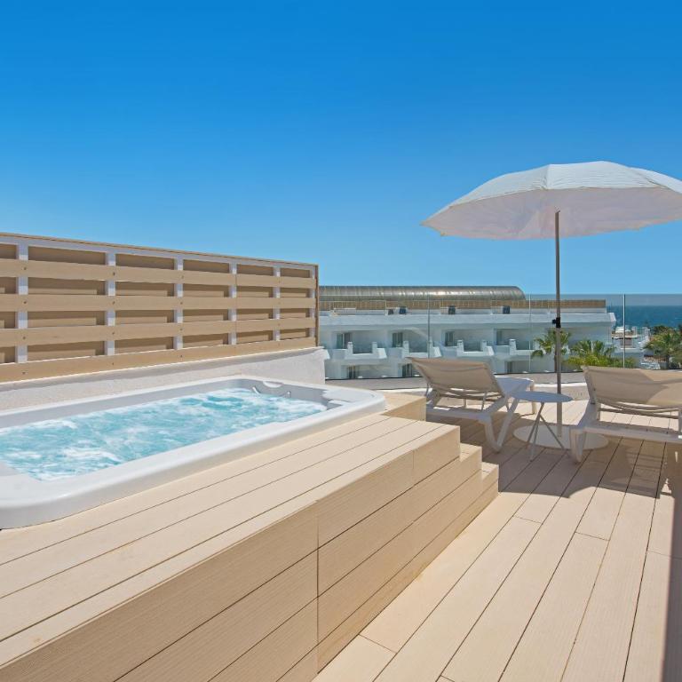 Iberostar Selection Marbella Coral Beach - Ático Doble con vistas laterales al mar y bañera de hidromasaje - 6