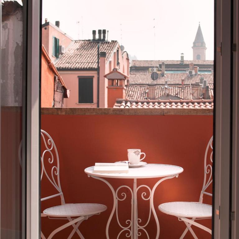 BED IN BO Porta San Mamolo - Camera Matrimoniale con Balcone - 1