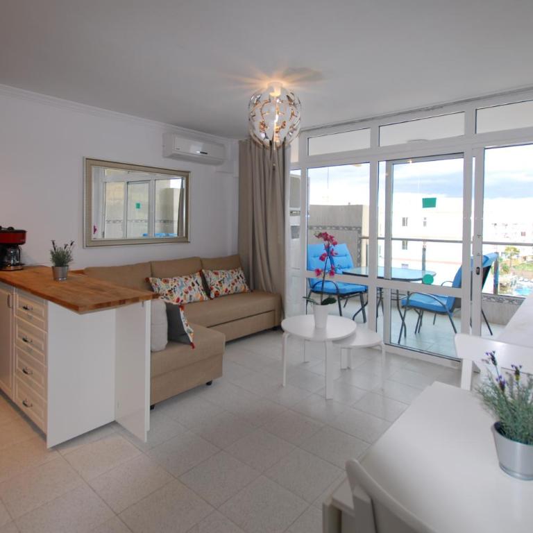 Central Apartment overlooking Yumbo centre with heated pool - Apartamento - 5