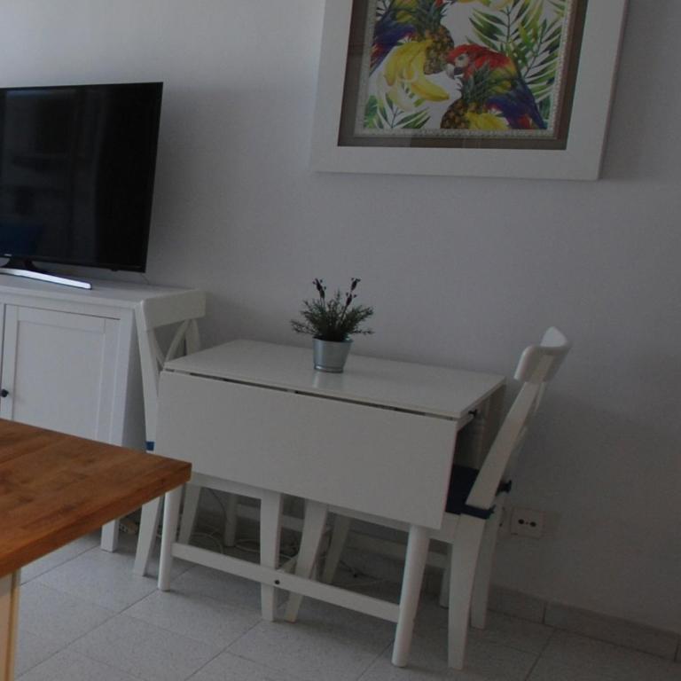 Central Apartment overlooking Yumbo centre with heated pool - Apartamento - 24