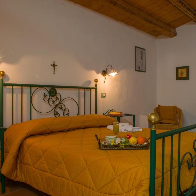 Agriturismo Villa Gaia - Camera Matrimoniale con Vista Montagna - 1
