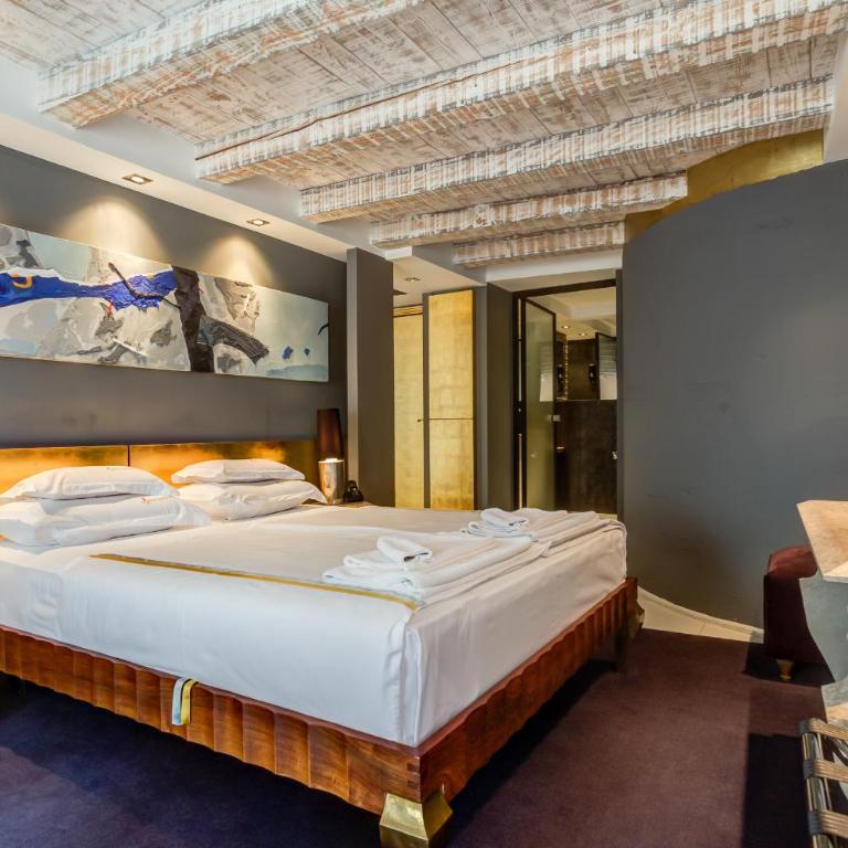 Boutique Hotel Hippocampus - King Suite with Balcony - 9