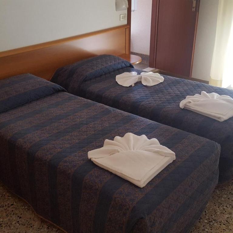 Hotel Conti - Standard Doppel- oder Zweibettzimmer - 1