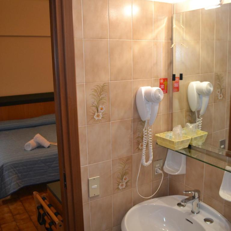 Hotel Smeraldo - Camera Economy Doppia con Letti Singoli - 15