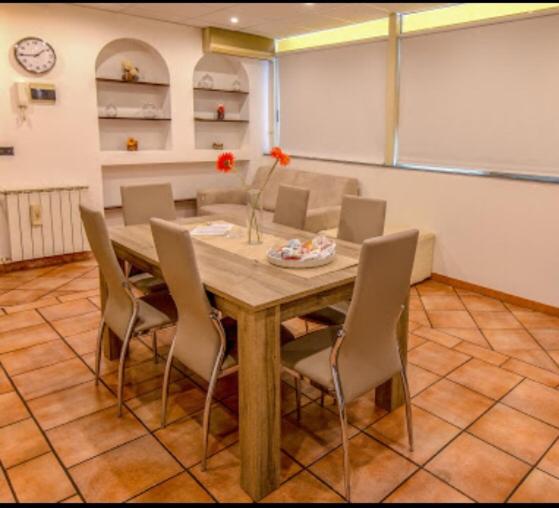 Luxurious Street Apartments - One-Bedroom Apartment - 4