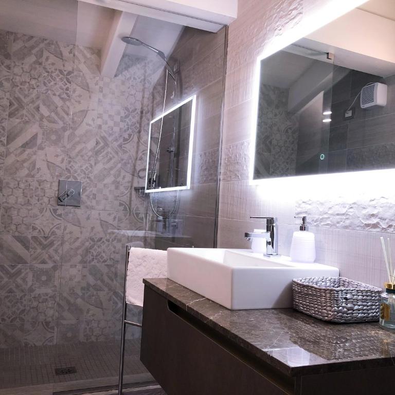 Paradise Luxury apartments - Appartamento con 2 Camere da Letto e Vista Lago - 2° Piano - 16