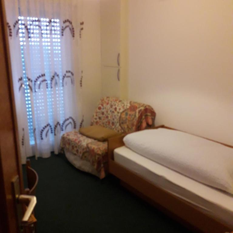 Hotel Lux - Camera Singola con Balcone - 10