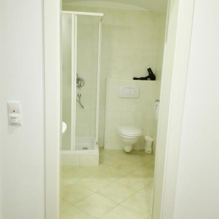 Manzoni Premium - Due Camere Matrimoniali Comunicanti con Bagno Privato - 9