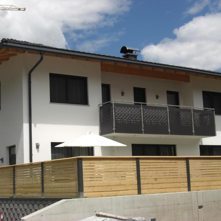 die Gartenwohnung - Tanja Tipotsch - Apartment - Split Level with Garden View - 1